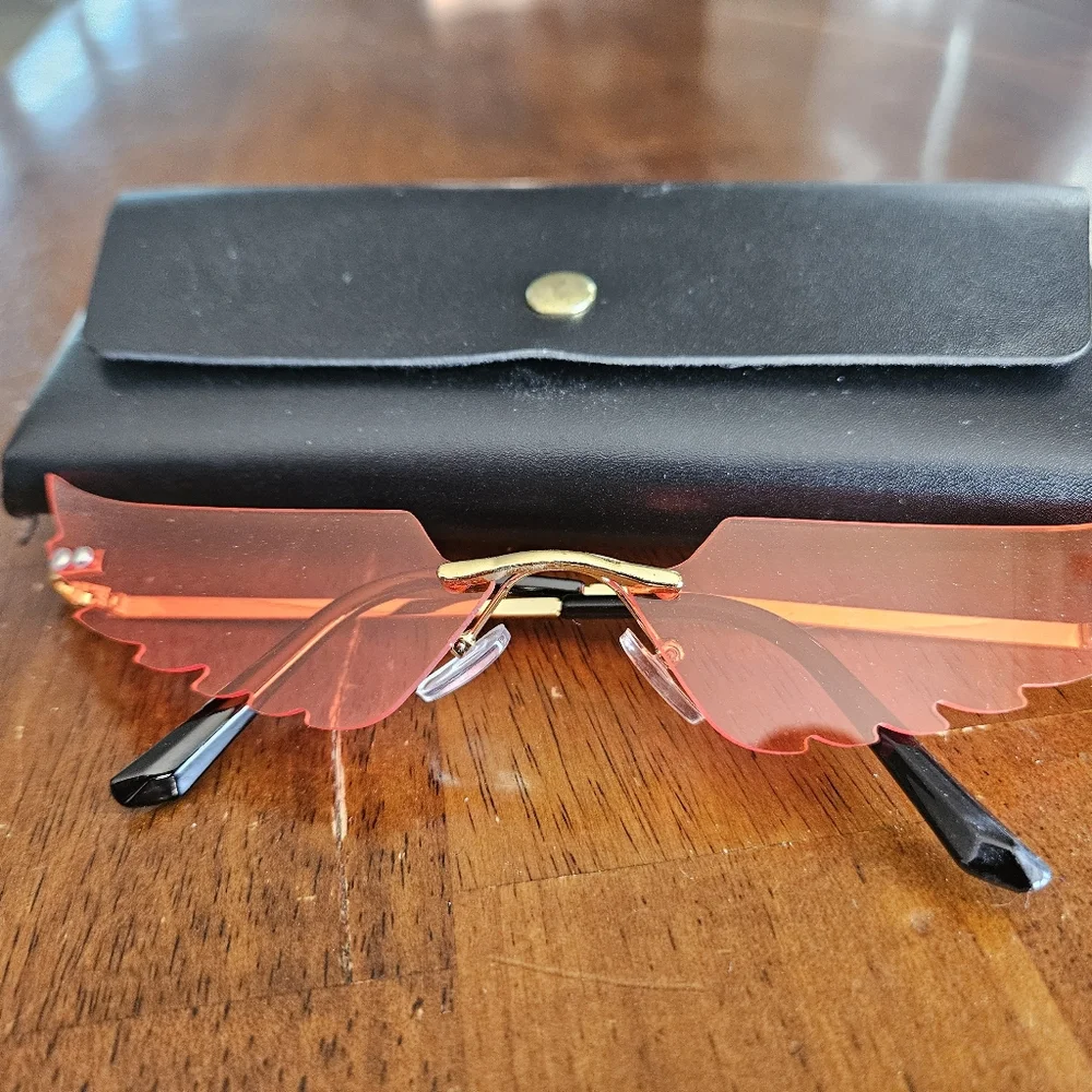 Winged Rimless Sunglasses - Picture 3 of 3
